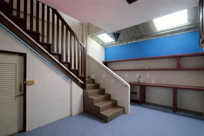 อาคารพาณิชย์ 3 ชั้น 13.3 ตร.ว. อาคารพาณิชย์ ถนนสามเสน ซอยอำนวยสงคราม ใกล้คลีนิครักฟัน, Bangkok, ถนนสามเสน, Tanon Nakorn Chaisri, Dusit, Bangkok, , 100 sqm, Shophouse For Sale, by คุณ กันต์ปพัทธ์ คัมภีร์ภัคภาค (กีต้า), 500228179 - DDproperty.com