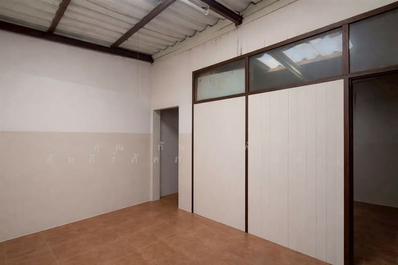 อาคารพาณิชย์ 3 ชั้น 13.3 ตร.ว. อาคารพาณิชย์ ถนนสามเสน ซอยอำนวยสงคราม ใกล้คลีนิครักฟัน, Bangkok, ถนนสามเสน, Tanon Nakorn Chaisri, Dusit, Bangkok, , 100 sqm, Shophouse For Sale, by คุณ กันต์ปพัทธ์ คัมภีร์ภัคภาค (กีต้า), 500228179 - DDproperty.com