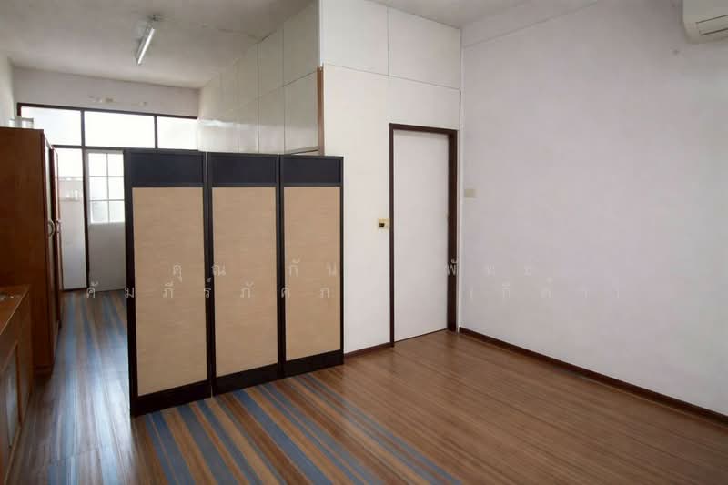 อาคารพาณิชย์ 3 ชั้น 13.3 ตร.ว. อาคารพาณิชย์ ถนนสามเสน ซอยอำนวยสงคราม ใกล้คลีนิครักฟัน, กรุงเทพ, ถนนสามเสน, ถนนนครไชยศรี, ดุสิต, กรุงเทพ, 100 ตร.ม., ตึกแถว-อาคารพาณิชย์ ขาย, โดย คุณ กันต์ปพัทธ์ คัมภีร์ภัคภาค (กีต้า), 500228179 - DDproperty.com