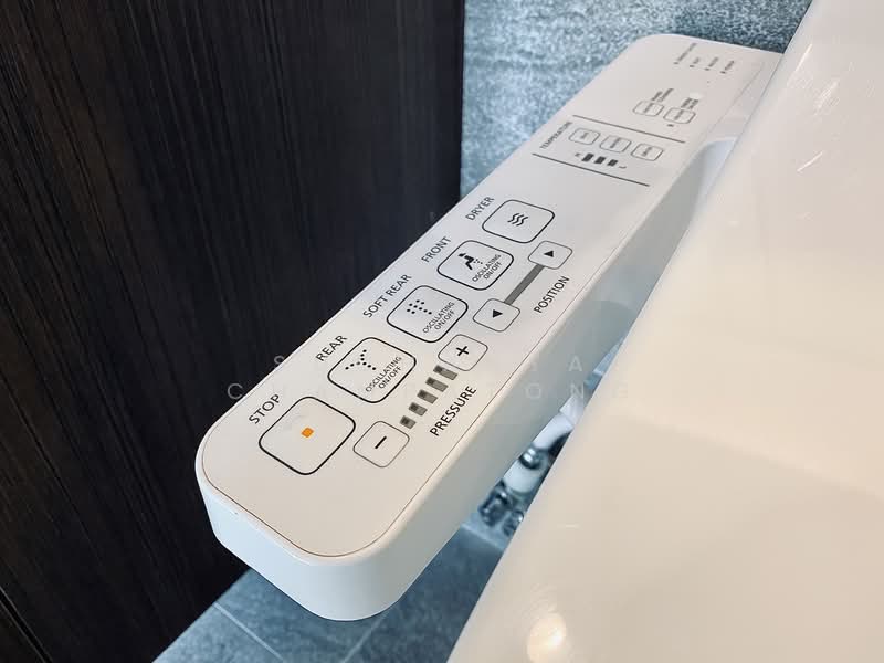 The Esse Sukhumvit 36, Bangkok, Soi Sukhumvit 36, Sukhumvit Road, Phra Kanong, Khlong Toei, Bangkok, 1 Bedroom, 39 sqm, Condo For Sale, by Suchanya Champatong, 500228208 - DDproperty.com