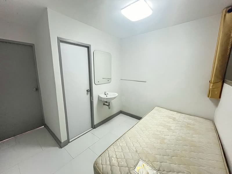 D.S. Tower 1 Sukhumvit 33, Bangkok, Soi Phrom Chit, Khlong Tan Nua, Watthana, Bangkok, 3 Bedrooms, 200 sqm, Condo For Sale, by Khun Real, 500228459 - DDproperty.com