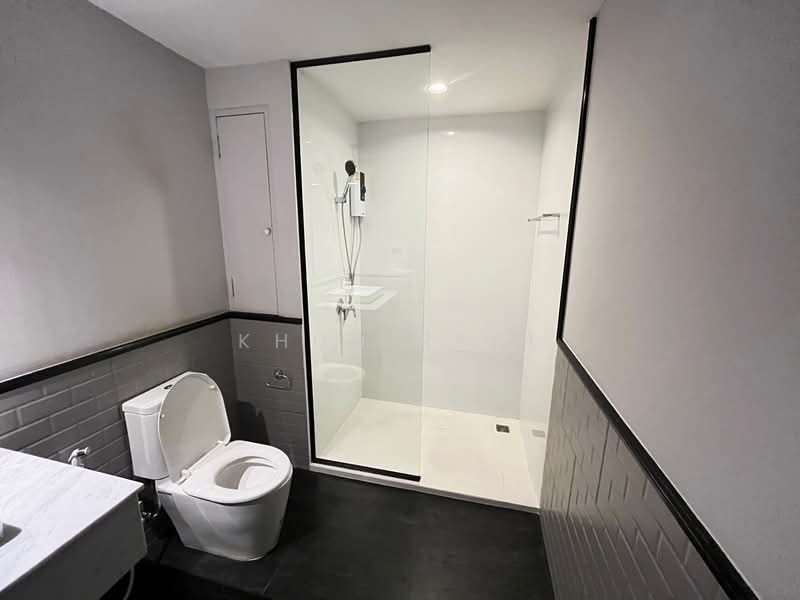 D.S. Tower 1 Sukhumvit 33, Bangkok, Soi Phrom Chit, Khlong Tan Nua, Watthana, Bangkok, 3 Bedrooms, 200 sqm, Condo For Sale, by Khun Real, 500228459 - DDproperty.com