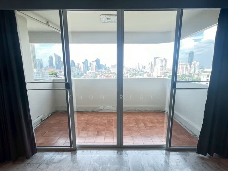 D.S. Tower 1 Sukhumvit 33, Bangkok, Soi Phrom Chit, Khlong Tan Nua, Watthana, Bangkok, 3 Bedrooms, 200 sqm, Condo For Sale, by Khun Real, 500228459 - DDproperty.com