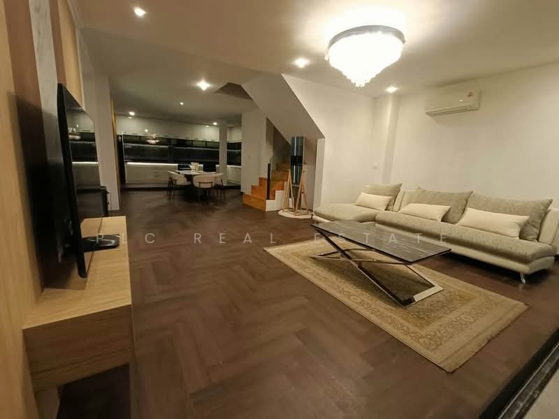 ขายวิลล่า 3 ห้องนอนพร้อมสระว่ายน้ำส่วนตัว พัทยาตะวันออก, ชลบุรี, บางละมุง, บางละมุง, ชลบุรี, 240 ตร.ม., วิลล่า ขาย, โดย PLC Real Estate, 500228567 - DDproperty.com