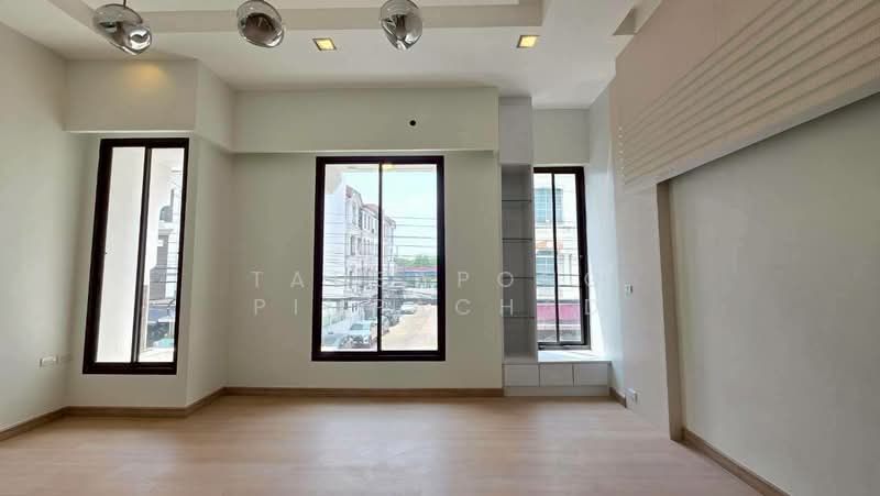 Baan Klang Muang S-Sense Rama 9-Ladprao, Bangkok, Soi Ladprao 84, Ladprao Road, Wang Thonglang, Wang Thonglang, Bangkok, 4 Bedrooms, 252 sqm, Townhouse For Sale, by Tadsapong Pimpachad, 500228651 - DDproperty.com