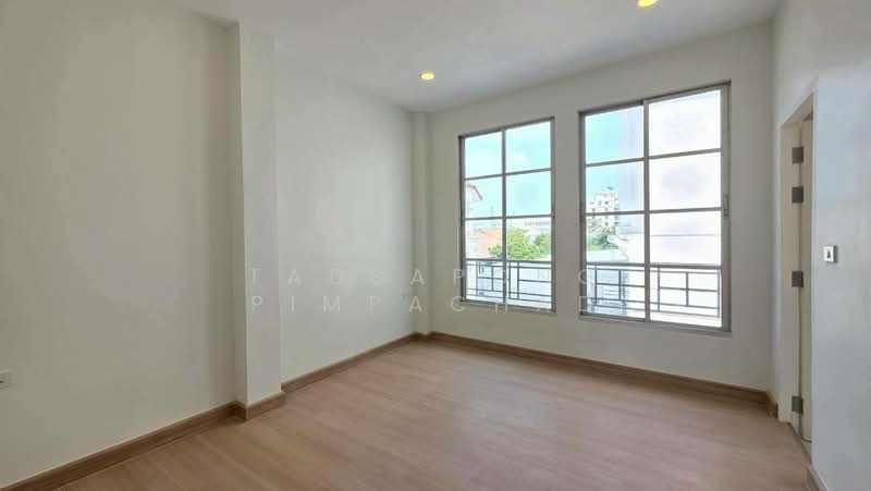 Baan Klang Muang S-Sense Rama 9-Ladprao, Bangkok, Soi Ladprao 84, Ladprao Road, Wang Thonglang, Wang Thonglang, Bangkok, 4 Bedrooms, 252 sqm, Townhouse For Sale, by Tadsapong Pimpachad, 500228651 - DDproperty.com