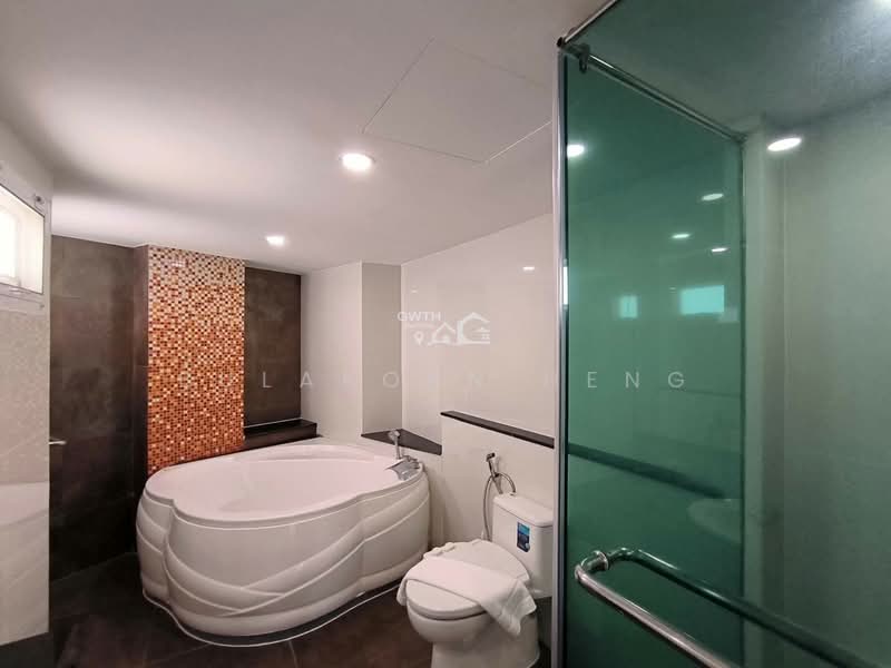 Fifty Fifth Tower, Bangkok, 84 Soi Sukhumvit 55, Sukhumvit Road, Khlong Tan Nua, Watthana, Bangkok, 3 Bedrooms, 223 sqm, Condo For Rent, by Bulakorn Heng, 500228660 - DDproperty.com