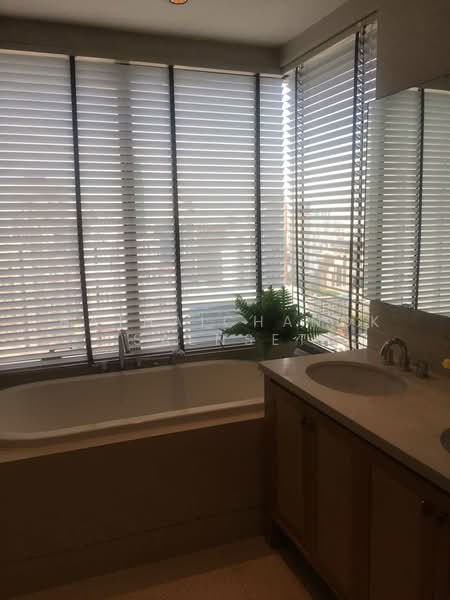 The Emporio Place, Bangkok, 93 Soi Sukhumvit 24, Sukhumvit Road, Khong Tan, Khlong Toei, Bangkok, 2 Bedrooms, 106 sqm, Condo For Rent, by Hathaichanok Saenset, 500228695 - DDproperty.com