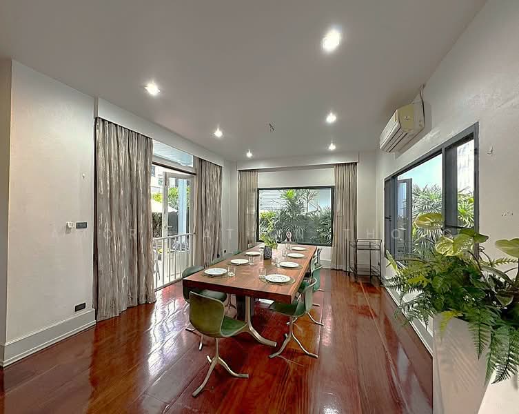 House, Bangkok, Khlong Tan Nua, Watthana, Bangkok, 5 Bedrooms, 550 sqm, Single Detached House For Rent, by Amornrat On-Thong, 500228762 - DDproperty.com