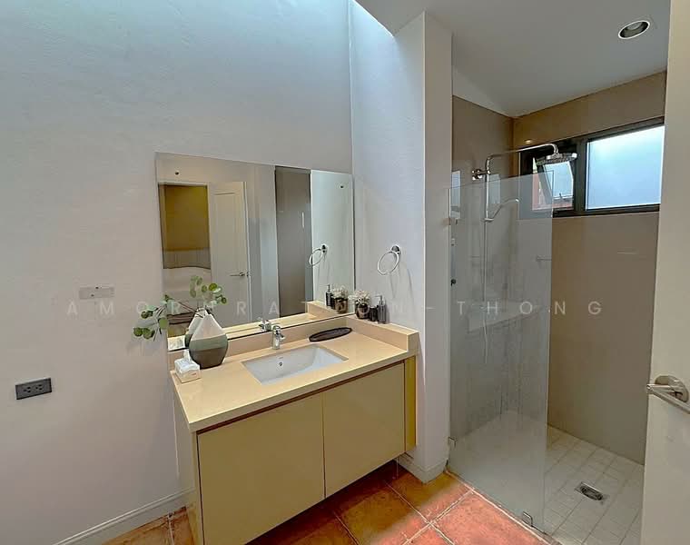 House, Bangkok, Khlong Tan Nua, Watthana, Bangkok, 5 Bedrooms, 550 sqm, Single Detached House For Rent, by Amornrat On-Thong, 500228762 - DDproperty.com