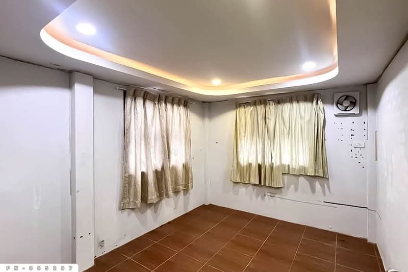 Townhouse in Kheha Chumchon Village, Makham Tia, Surat Thani, near Central Surat Thani. FN-065297, Surat Thani, Makham Tia, Muang Surat Thani, Surat Thani, 2 Bedrooms, 150 sqm, Townhouse For Sale, by Benchawarin Pakkawetppisit, 500228777 - DDproperty.com