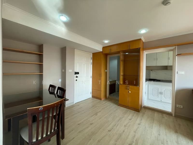 Lumpini Ville Phahol-Suthisarn, Bangkok, 23 Inthamara 2 Alley, Samsen Nai, Phaya Thai, Bangkok, 2 Bedrooms, 69 sqm, Condo For Rent, by Krittin Tansida, 500228821 - DDproperty.com
