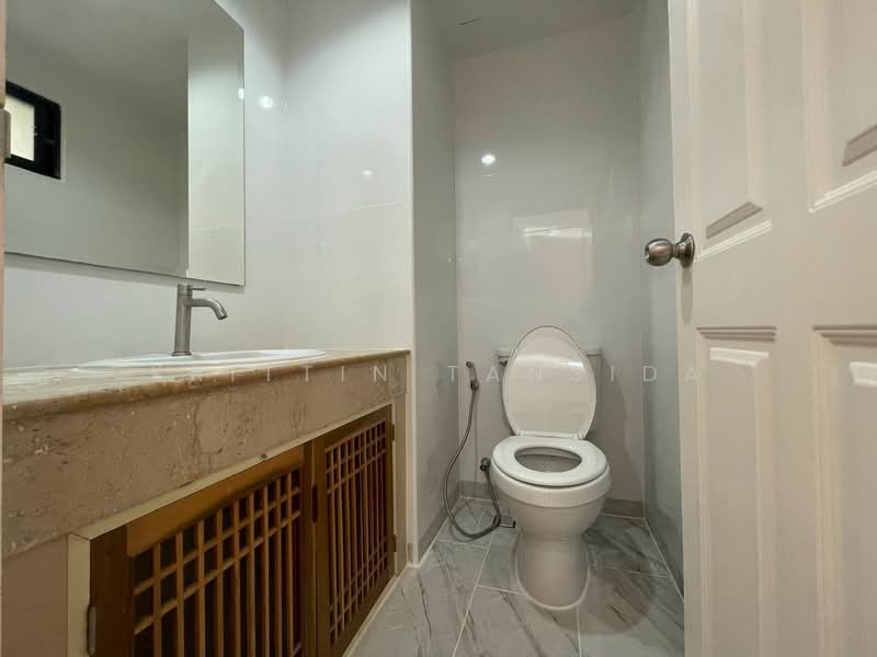 Lumpini Ville Phahol-Suthisarn, Bangkok, 23 Inthamara 2 Alley, Samsen Nai, Phaya Thai, Bangkok, 2 Bedrooms, 69 sqm, Condo For Rent, by Krittin Tansida, 500228821 - DDproperty.com