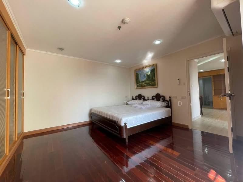 Lumpini Ville Phahol-Suthisarn, Bangkok, 23 Inthamara 2 Alley, Samsen Nai, Phaya Thai, Bangkok, 2 Bedrooms, 69 sqm, Condo For Rent, by Krittin Tansida, 500228821 - DDproperty.com