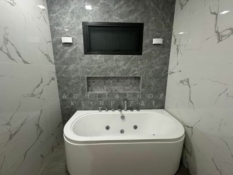 5-BR House, Chon Buri (Pattaya), Nong Pru, Bang Lamung (Pattaya), Chon Buri (Pattaya), 5 Bedrooms, 240 sqm, Single Detached House For Sale, by Achitaphop Klinpipat, 500228837 - DDproperty.com