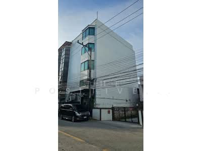 ขาย - อาคารพาณิชย์ 4 ชั้นครึ่ง (ใกล้คูเมือง) ถนนหัสดีเสวี ตำบลศรีภูมิ อำเภอเมืองเชียงใหม่ เชียงใหม่, เชียงใหม่