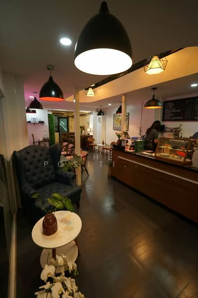 4.5-Storey Commercial Building (Near Old City), Chiang Mai, Sri Phum, Muang Chiang Mai, Chiang Mai, , 300 sqm, Shophouse For Sale, by The Positive Living, 500229055 - DDproperty.com