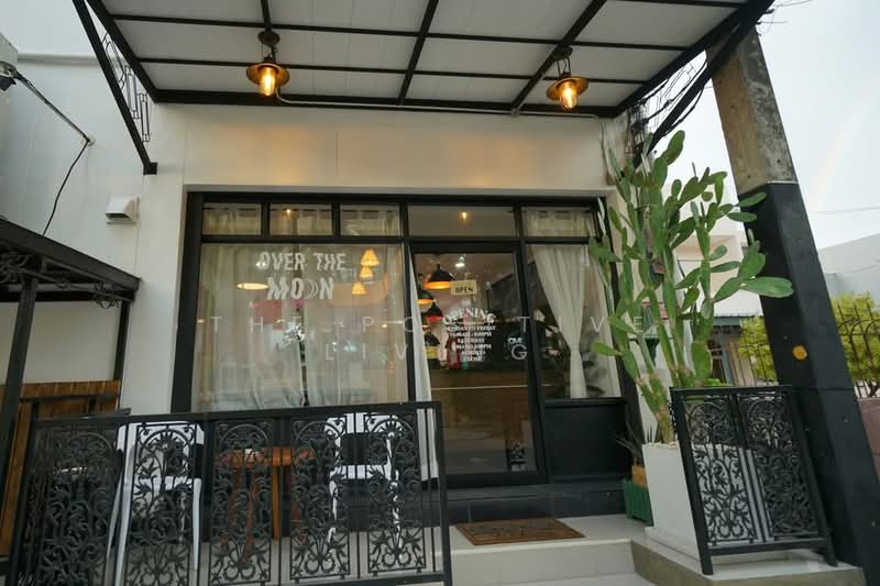 4.5-Storey Commercial Building (Near Old City), Chiang Mai, Sri Phum, Muang Chiang Mai, Chiang Mai, , 300 sqm, Shophouse For Sale, by The Positive Living, 500229055 - DDproperty.com