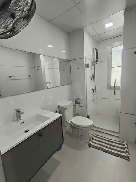 Thru Thonglor, Bangkok, Petchaburi Road, Bang Kapi, Huai Khwang, Bangkok, 2 Bedrooms, 62 sqm, Condo For Rent, by Krittin Tansida, 500229072 - DDproperty.com