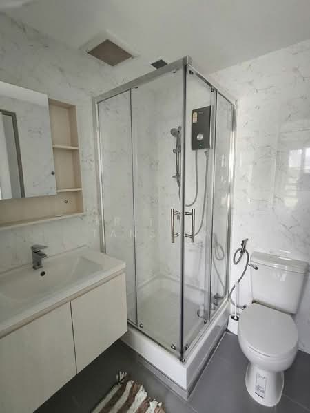 Thru Thonglor, Bangkok, Petchaburi Road, Bang Kapi, Huai Khwang, Bangkok, 2 Bedrooms, 62 sqm, Condo For Rent, by Krittin Tansida, 500229072 - DDproperty.com