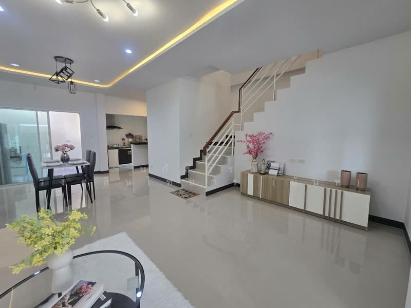 Ratchaphruek Suvarnabhumi-Ladkrabang Village, Bangkok, 397/183 Thanon Chalong Krung, Lam Pla Tiew, Lat Krabang, Bangkok, 3 Bedrooms, 100 sqm, Townhouse For Sale, by นภัสศรณ์ วงศ์สินไทยกร (นันท์), 500229114 - DDproperty.com