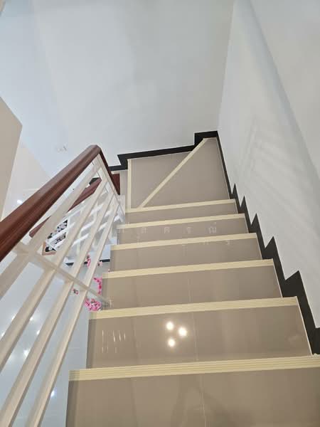 Ratchaphruek Suvarnabhumi-Ladkrabang Village, Bangkok, 397/183 Thanon Chalong Krung, Lam Pla Tiew, Lat Krabang, Bangkok, 3 Bedrooms, 100 sqm, Townhouse For Sale, by นภัสศรณ์ วงศ์สินไทยกร (นันท์), 500229114 - DDproperty.com