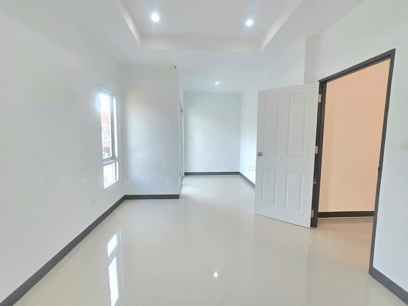 Ratchaphruek Suvarnabhumi-Ladkrabang Village, Bangkok, 397/183 Thanon Chalong Krung, Lam Pla Tiew, Lat Krabang, Bangkok, 3 Bedrooms, 100 sqm, Townhouse For Sale, by นภัสศรณ์ วงศ์สินไทยกร (นันท์), 500229114 - DDproperty.com