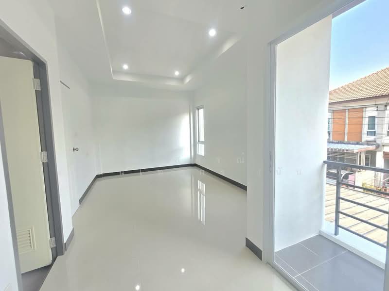 Ratchaphruek Suvarnabhumi-Ladkrabang Village, Bangkok, 397/183 Thanon Chalong Krung, Lam Pla Tiew, Lat Krabang, Bangkok, 3 Bedrooms, 100 sqm, Townhouse For Sale, by นภัสศรณ์ วงศ์สินไทยกร (นันท์), 500229114 - DDproperty.com