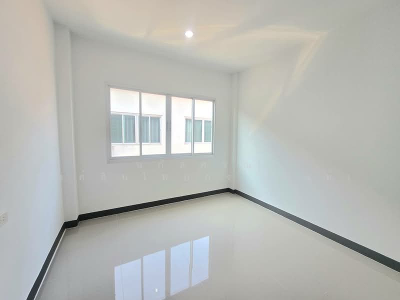 Ratchaphruek Suvarnabhumi-Ladkrabang Village, Bangkok, 397/183 Thanon Chalong Krung, Lam Pla Tiew, Lat Krabang, Bangkok, 3 Bedrooms, 100 sqm, Townhouse For Sale, by นภัสศรณ์ วงศ์สินไทยกร (นันท์), 500229114 - DDproperty.com