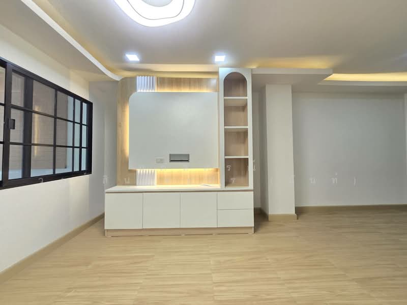 Baan Kritsana Romklao : บ้านกฤษณา ร่มเกล้า, กรุงเทพ, ถนนร่มเกล้า, มีนบุรี, มีนบุรี, กรุงเทพ, 80 ตร.ม., ทาวน์เฮ้าส์ ขาย, โดย นภัสศรณ์ วงศ์สินไทยกร (นันท์), 500229150 - DDproperty.com