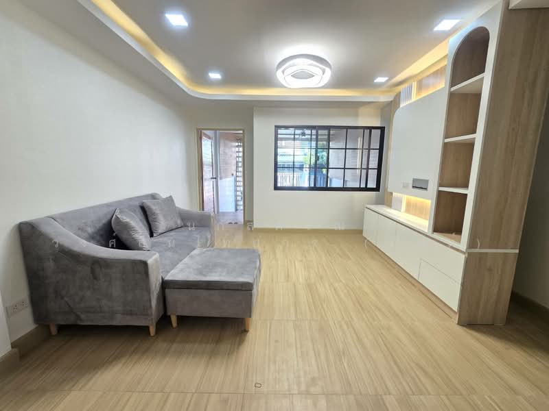 Baan Kritsana Romklao : บ้านกฤษณา ร่มเกล้า, กรุงเทพ, ถนนร่มเกล้า, มีนบุรี, มีนบุรี, กรุงเทพ, 80 ตร.ม., ทาวน์เฮ้าส์ ขาย, โดย นภัสศรณ์ วงศ์สินไทยกร (นันท์), 500229150 - DDproperty.com