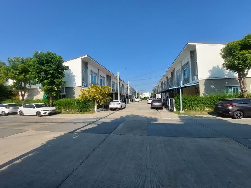 Q District Suksawad-Wongwaen Rama 3, Samut Prakan, Soi Suksawat 76 Latluang, Suksawat Road, Bang Chak, Phra Pra Daeng, Samut Prakan, 3 Bedrooms, 106 sqm, Townhouse For Sale, by The Best Property  เอ๋, 500229221 - DDproperty.com
