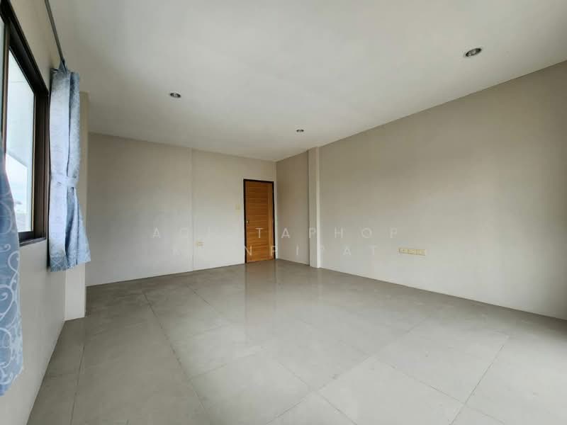 4-BR Townhouse, Chon Buri (Pattaya), Nong Pru, Bang Lamung (Pattaya), Chon Buri (Pattaya), 4 Bedrooms, 150 sqm, Townhouse For Sale, by Achitaphop Klinpipat, 500229238 - DDproperty.com