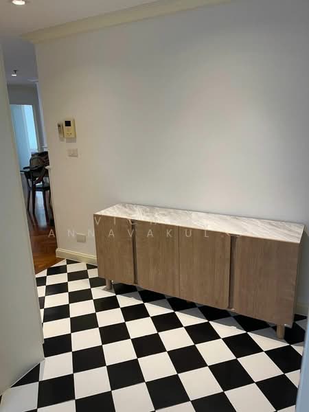 Serene Place Sukhumvit 24, Bangkok, 9 Soi Sukhumvit 24, Sukhumvit Road, Khong Tan, Khlong Toei, Bangkok, 2 Bedrooms, 109 sqm, Condo For Rent, by Vichai  Annavakulthorn, 500229363 - DDproperty.com