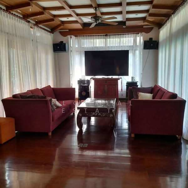 ขายวิลล่า 4 ห้องนอนพร้อมสระว่ายน้ำส่วนตัว นาจอมเทียน, ชลบุรี, บางละมุง, บางละมุง, ชลบุรี, 430 ตร.ม., วิลล่า ขาย, โดย PLC real estate, 500229477 - DDproperty.com