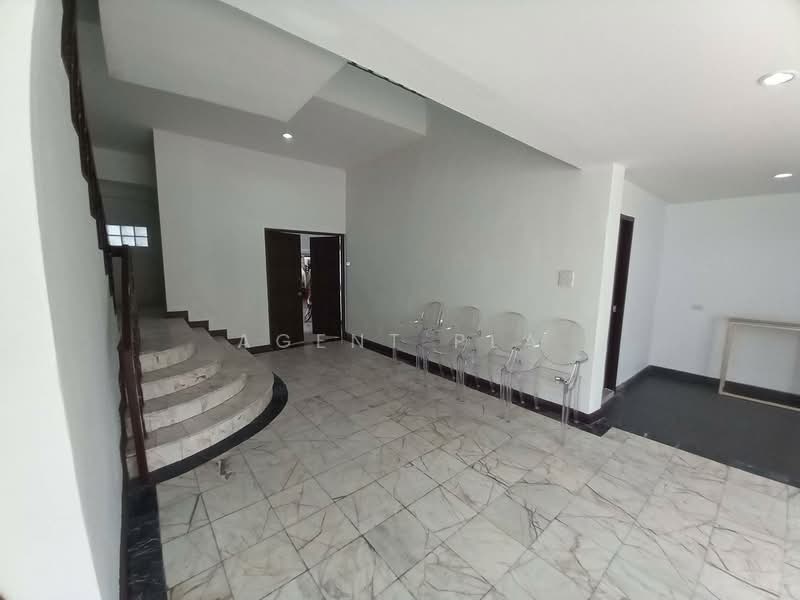 Luxury 4-story townhome for rent in the heart of Thonglor 49, Leo Classic Place (SPSAD3923), Bangkok, Khlong Tan Nua, Watthana, Bangkok, 3 Bedrooms, 250 sqm, Townhouse For Rent, by Agent Pla, 500229506 - DDproperty.com