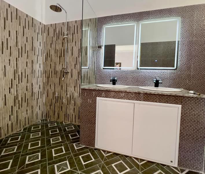 6-BR Villa, Chon Buri (Pattaya), Nong Pru, Bang Lamung (Pattaya), Chon Buri (Pattaya), 6 Bedrooms, 220 sqm, Villa For Sale, by Achitaphop Klinpipat, 500229543 - DDproperty.com