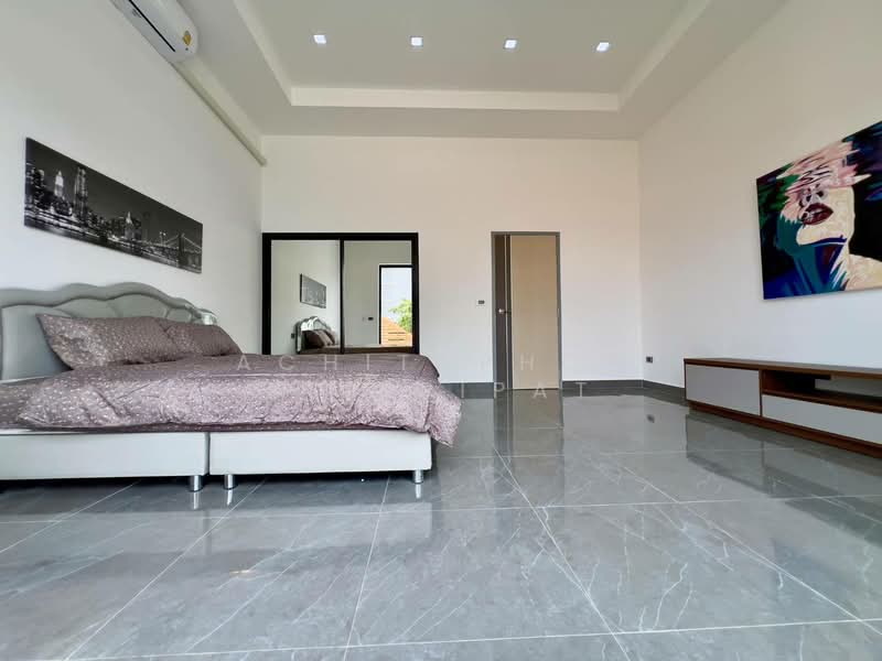 6-BR Villa, Chon Buri (Pattaya), Nong Pru, Bang Lamung (Pattaya), Chon Buri (Pattaya), 6 Bedrooms, 220 sqm, Villa For Sale, by Achitaphop Klinpipat, 500229543 - DDproperty.com