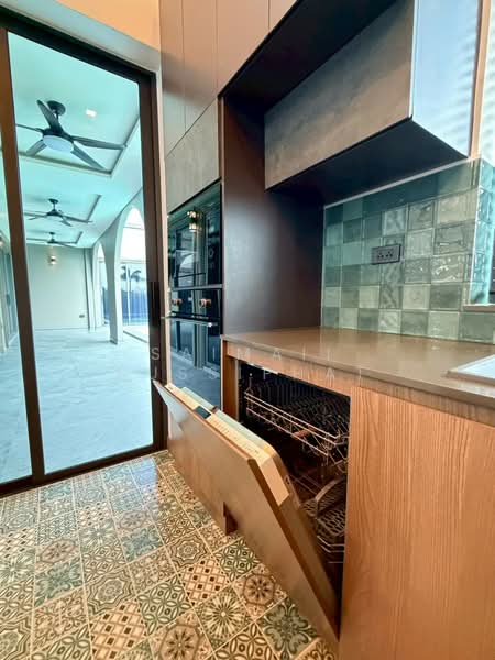 European-style pool villa near Mab Prachan, Chon Buri (Pattaya), มาบล่าง, Bang Lamung, Bang Lamung (Pattaya), Chon Buri (Pattaya), 3 Bedrooms, 190 sqm, Villa For Sale, by Saimaii Russiphat, 500229733 - DDproperty.com