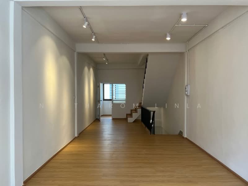 4-BR Townhouse, Bangkok, Khlong Ton Sai, Khlong San, Bangkok, 4 Bedrooms, 200 sqm, Townhouse For Sale, by Nuttharom Linla, 500229744 - DDproperty.com