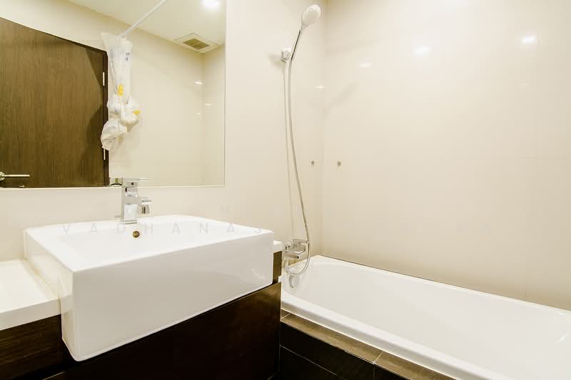 Noble Remix, Bangkok, 772 Soi Sukhumvit 36, Sukhumvit Road, Khong Tan, Khlong Toei, Bangkok, 3 Bedrooms, 140 sqm, Condo For Rent, by Nicha Vadhanasiriyakorn, 500229803 - DDproperty.com