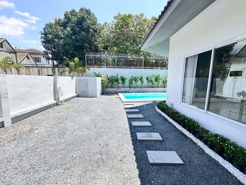 ready-to-move-in pool villa in Srisuk Village Pattaya, Chon Buri (Pattaya), Na Kloe, Bang Lamung (Pattaya), Chon Buri (Pattaya), 4 Bedrooms, 250 sqm, Single Detached House For Sale, by Pornnapa Titloi, 500229820 - DDproperty.com