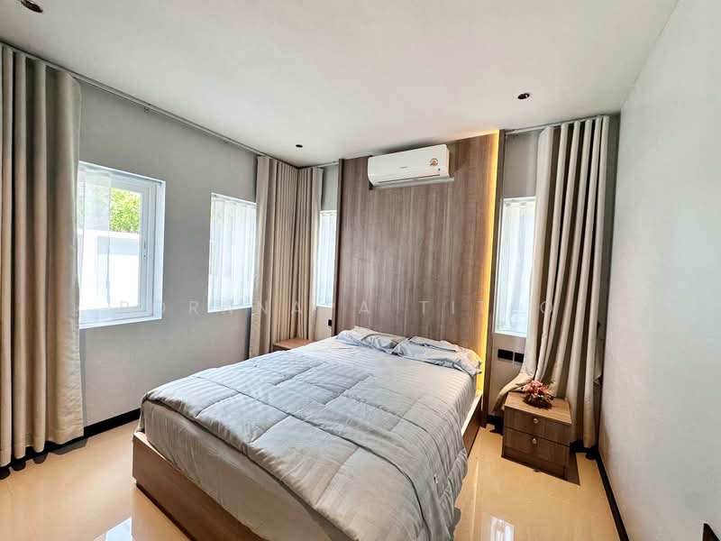 For sale villa at East Pattaya, Chon Buri (Pattaya), Na Kloe, Bang Lamung (Pattaya), Chon Buri (Pattaya), 5 Bedrooms, 300 sqm, Villa For Sale, by Pornnapa Titloi, 500229826 - DDproperty.com