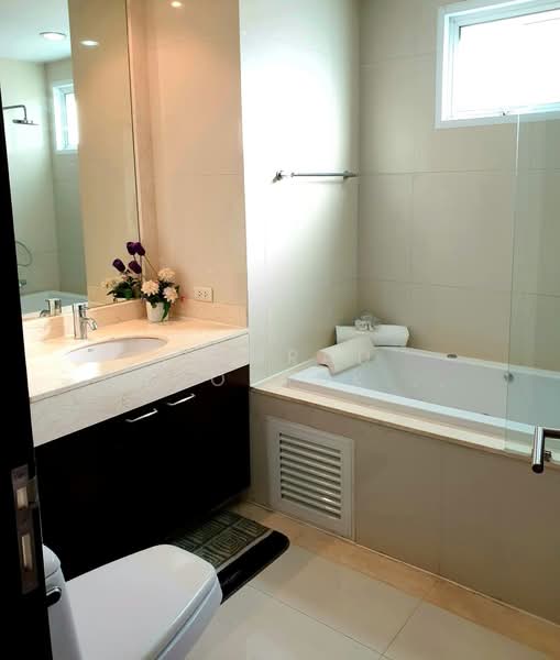 Piyathip Place, Bangkok, 24 Soi Prommitr, Khlong Tan Nua, Watthana, Bangkok, 2 Bedrooms, 160 sqm, Apartment For Rent, by Somrad Phoopruksachart, 500229838 - DDproperty.com