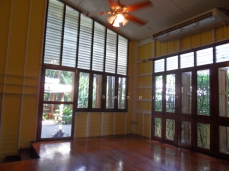 Old Wood Style house 3 bedroom with shady tree around BTS Ari, Bangkok, Phaholyothin, Samsen Nai, Phaya Thai, Bangkok, 3 Bedrooms, 200 sqm, Single Detached House For Rent, by ปรีชา จิตต์สมนึก, 500229842 - DDproperty.com