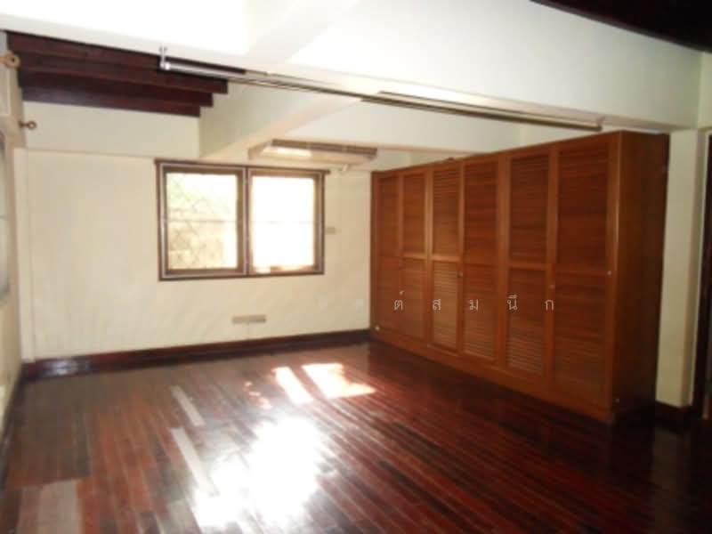 Old Wood Style house 3 bedroom with shady tree around BTS Ari, Bangkok, Phaholyothin, Samsen Nai, Phaya Thai, Bangkok, 3 Bedrooms, 200 sqm, Single Detached House For Rent, by ปรีชา จิตต์สมนึก, 500229842 - DDproperty.com