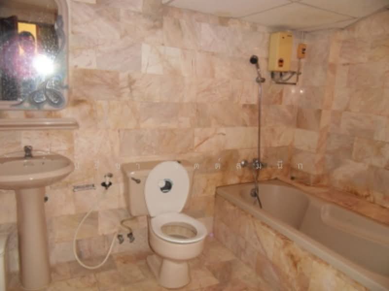 Old Wood Style house 3 bedroom with shady tree around BTS Ari, Bangkok, Phaholyothin, Samsen Nai, Phaya Thai, Bangkok, 3 Bedrooms, 200 sqm, Single Detached House For Rent, by ปรีชา จิตต์สมนึก, 500229842 - DDproperty.com