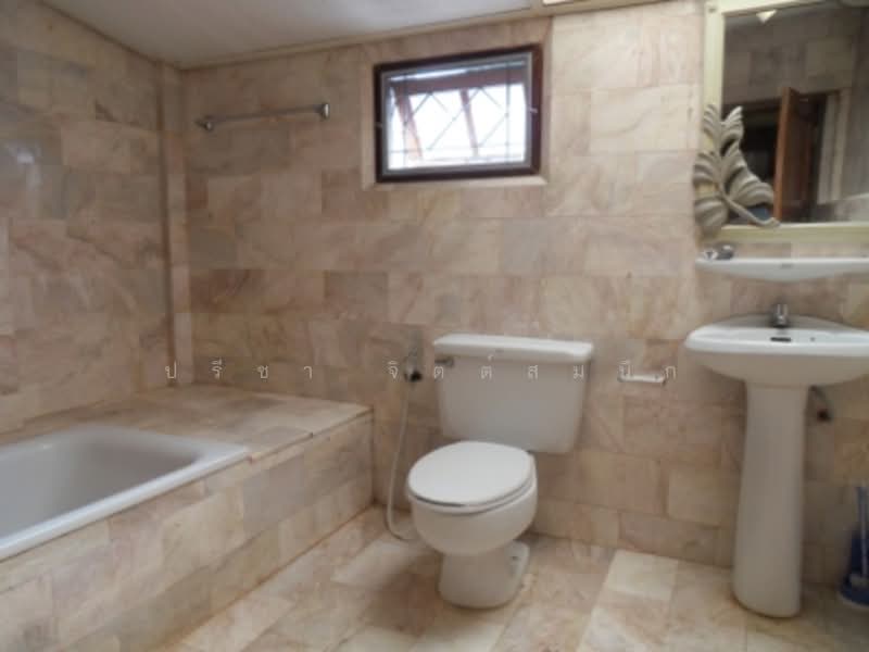 Old Wood Style house 3 bedroom with shady tree around BTS Ari, Bangkok, Phaholyothin, Samsen Nai, Phaya Thai, Bangkok, 3 Bedrooms, 200 sqm, Single Detached House For Rent, by ปรีชา จิตต์สมนึก, 500229842 - DDproperty.com