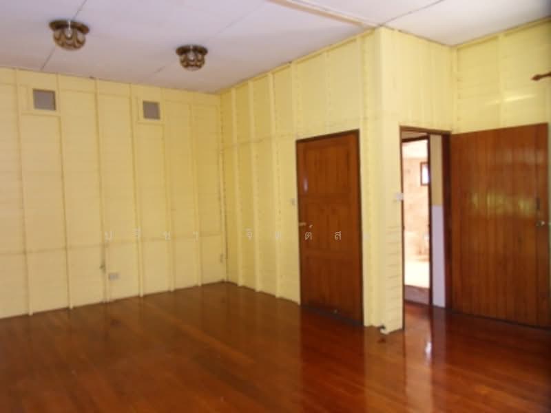 Old Wood Style house 3 bedroom with shady tree around BTS Ari, Bangkok, Phaholyothin, Samsen Nai, Phaya Thai, Bangkok, 3 Bedrooms, 200 sqm, Single Detached House For Rent, by ปรีชา จิตต์สมนึก, 500229842 - DDproperty.com
