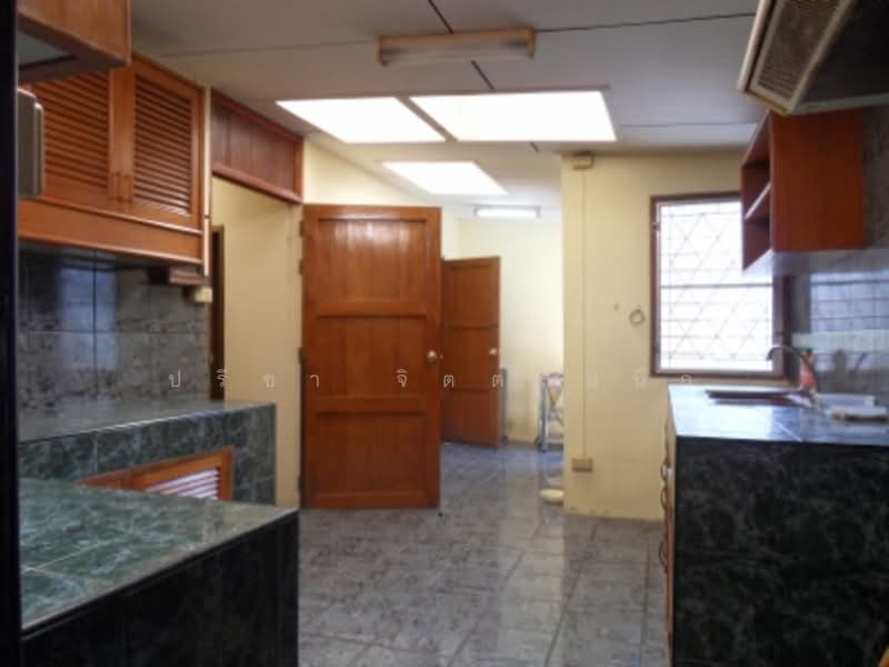 Old Wood Style house 3 bedroom with shady tree around BTS Ari, Bangkok, Phaholyothin, Samsen Nai, Phaya Thai, Bangkok, 3 Bedrooms, 200 sqm, Single Detached House For Rent, by ปรีชา จิตต์สมนึก, 500229842 - DDproperty.com